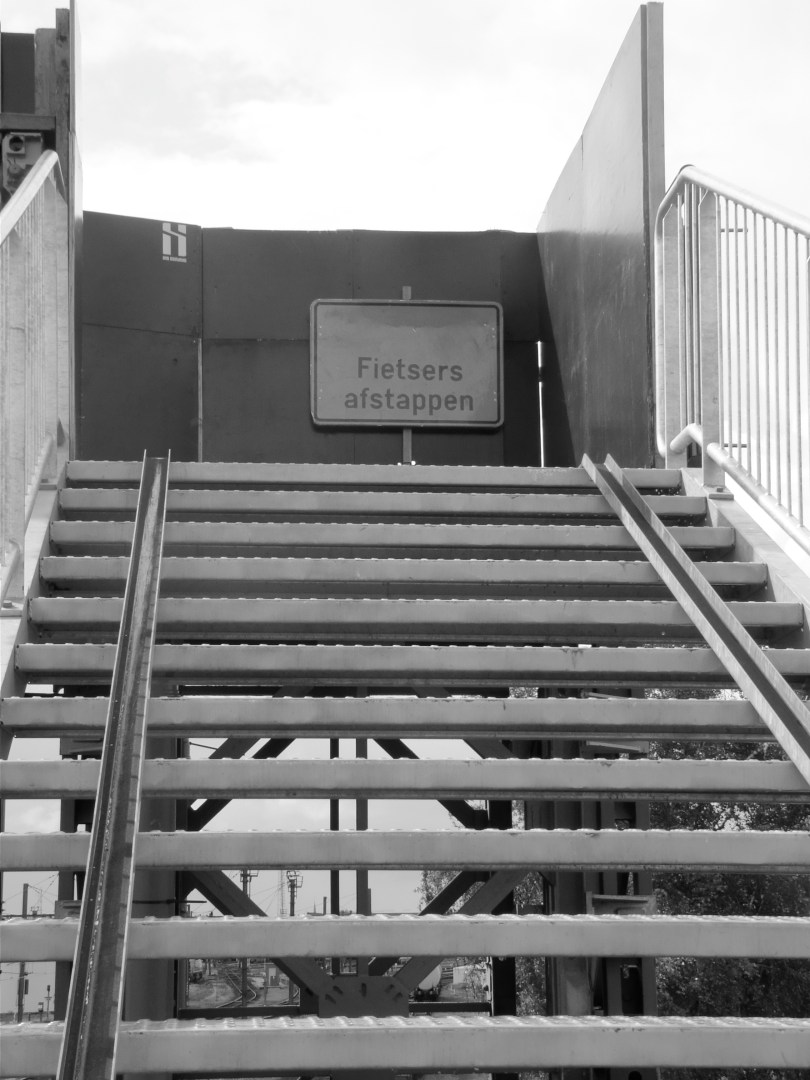 Van de Mellenaars wordt tegenwoordig veel verwacht: niet alleen dat ze een trap op fietsen, maar dat ze ook nog eens afstappen als ze boven aangekomen zijn.