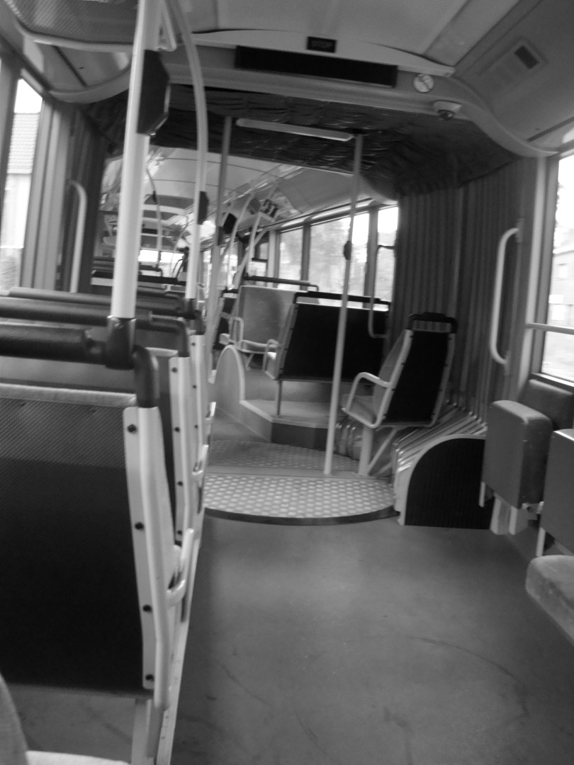 Lege bus De bus richting Volvo Cars munt uit in ledigheid. Lourdes blijft populairder als bestemming.