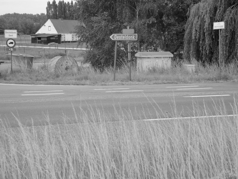 Desteldonk! Eindelijk! De wereldlijke aanwezigheid van Desteldonk openbaart zich aan mijn bewustzijn.