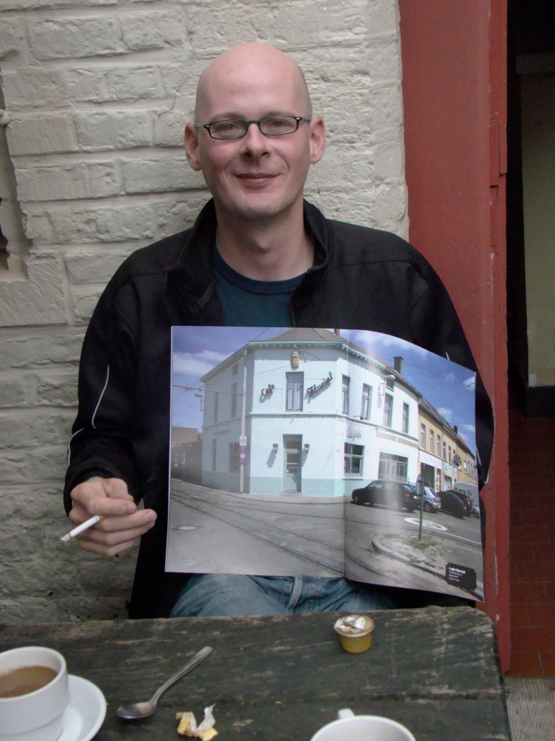 Fotograaf Hans Dekeyser deed een beroep op een van zijn grootste talenten: het vastleggen op de gevoelige plaat van voorgevels van volkscafés.