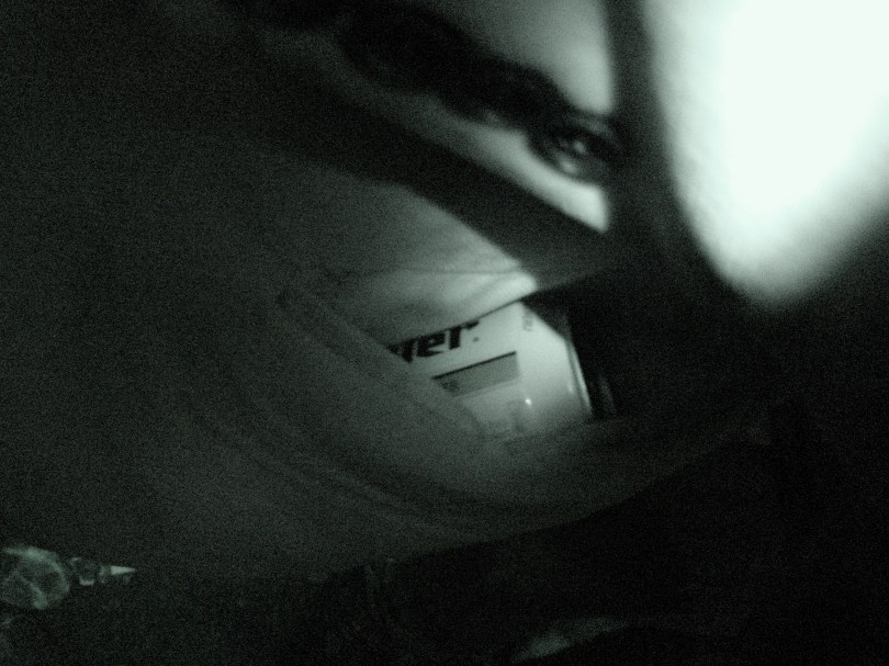 De cafés aan de Vlasmarkt proberen de Feestengangers ervan te overtuigen geen drank in de nachtwinkel te kopen. Toch blijven 33'ers door hun zachte prijsje bijzonder geliefd als back-up in tijden van schaarste.