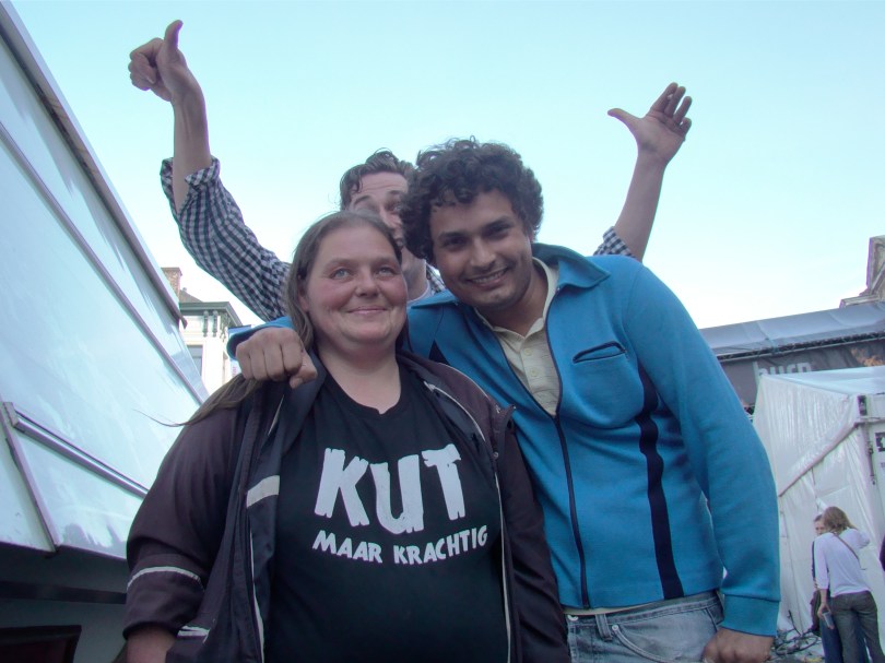 Kut maar krachtig Dokter Lowie doet aan klantenbinding. Thomas hangt in de achtergrond de kerel uit met wie je maar beter rekening houdt.