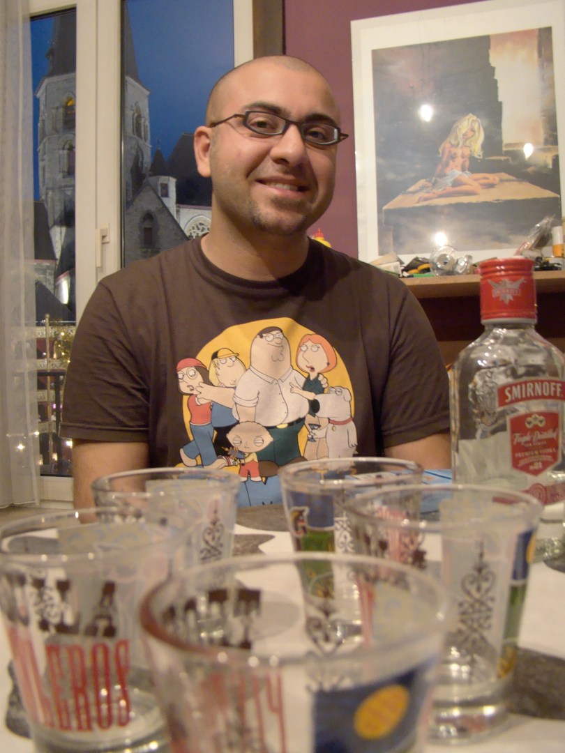 M'n maat Nima, een Kortrijkzaan van Perzische komaf, vrolijkt het aperitief op met een paar shotjes vodka. Even later wordt er spontaan geklonken op het idee van een Indo-Europese Unie.