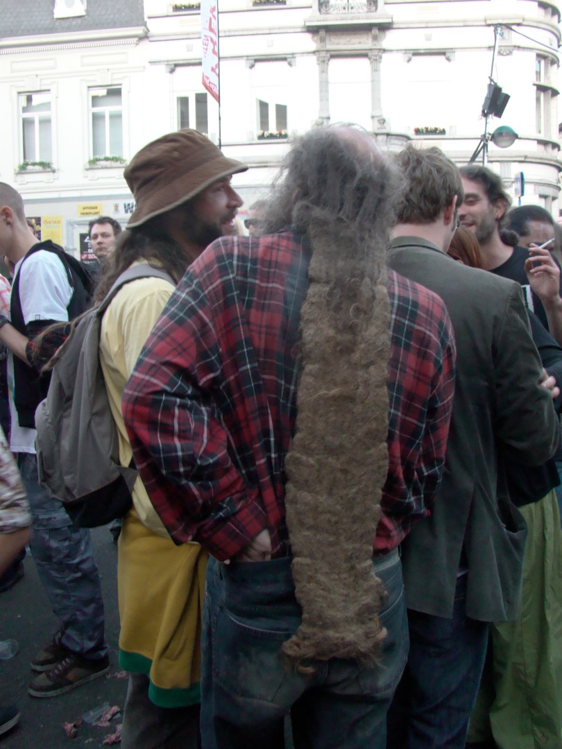 Wat in de jaren tachtig begon als een onschuldig nektaptijtje is thans uitgegroeid tot volwaardig tapisplein.