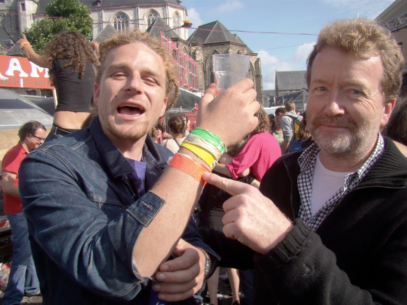 Adrien en zijn vader Edmond Cocquyt sr. Senior is als deken van de Veldstraat en vice-prezedent van de Gentsche Sosseteit even vooraanstaand als de burgemeester zelf.