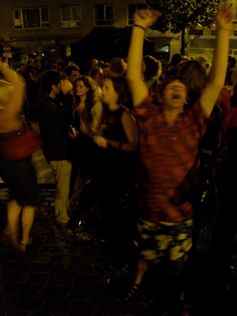 Dansen op de kasseien lukt niet altijd als ge zat zijt, maar de momenten dat ge op uw benen blijft staan, zijn wreed plezant.