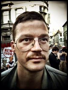 Edmond Cocquyt jr. ziet hoe zijn Vlasmarkt weer eens leegloopt. Voor hem mag de temperatuur beginnen te minderen.