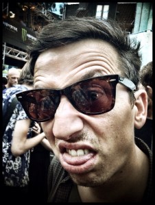 Tom Verbruggen heeft er weer genoeg van. De nacht heeft lang genoeg geduurd, tijd om te slapen.