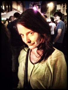 Veerle is de antireporter van de Vlasmarkt. Nochtans functioneert ze beter vóór dan achter de lens.