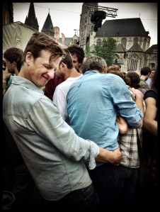 Yves bestijgt een bekend opiniemaker die met zijn standpunten een publiek van één miljoen mensen weet te bereiken.