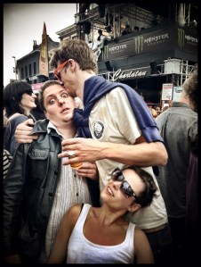 Wie al te euforisch is, moet getroost en geknuffeld worden voor hij in shock gaat.